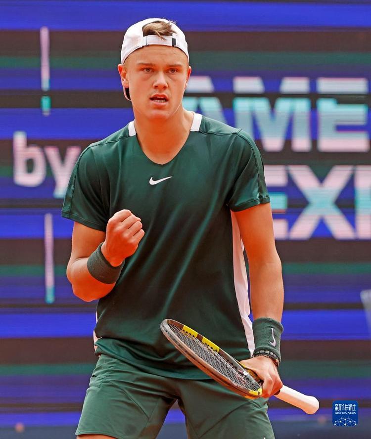 压三分命中 压三分命中